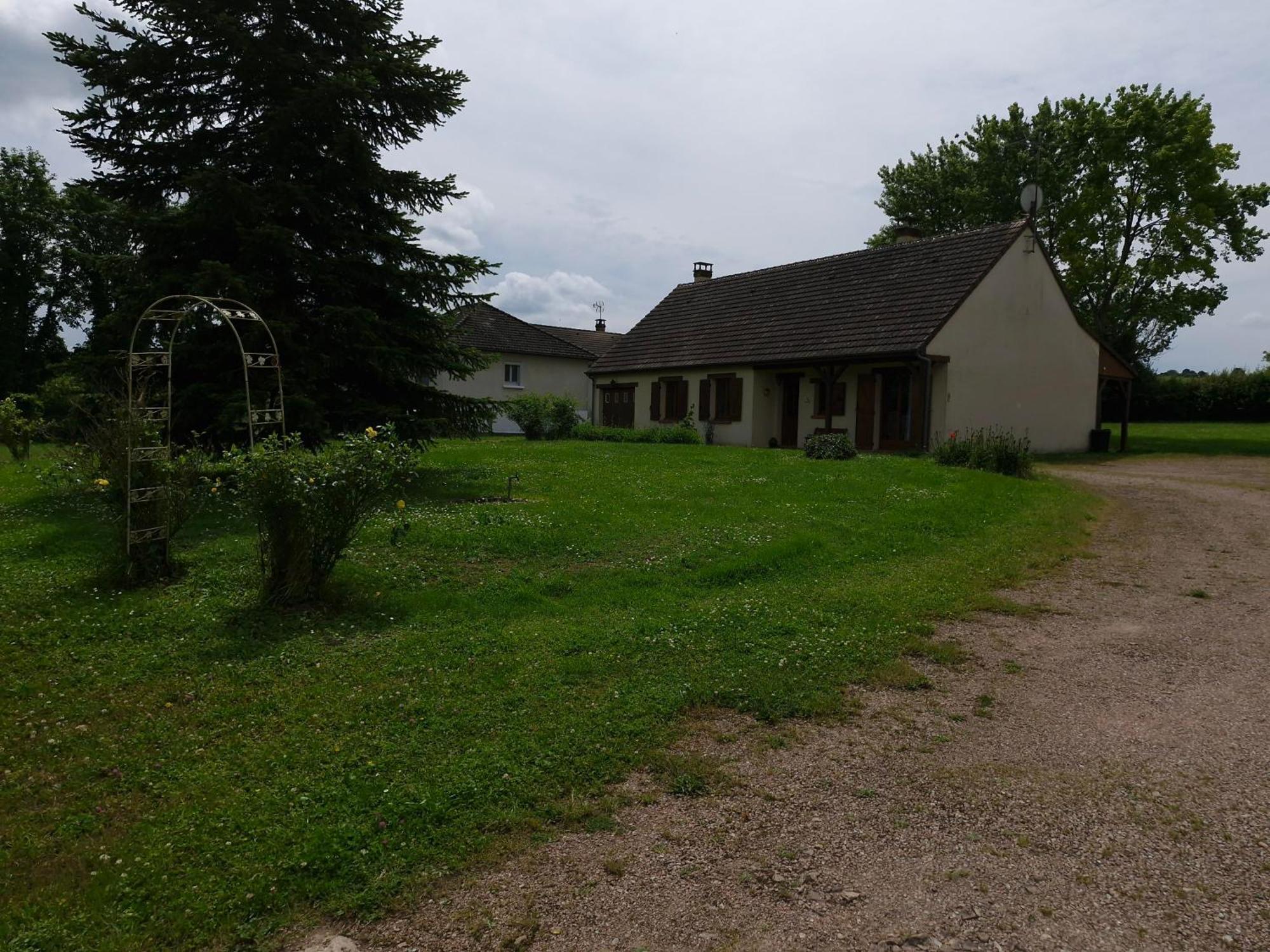 Villa Chez Berthe Brinon-sur-Beuvron Exterior foto